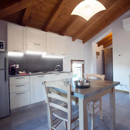 Mestroni Bed & Breakfast Bressa